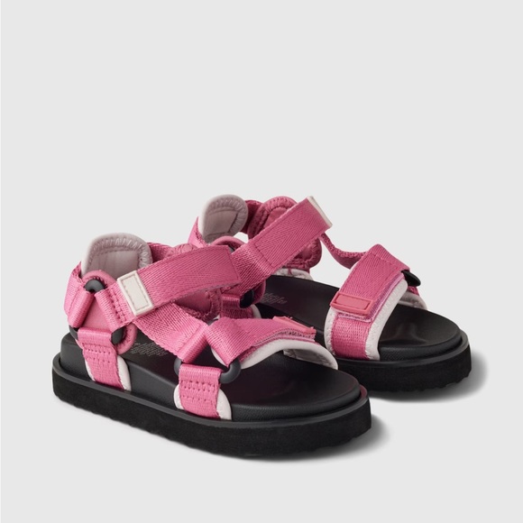 GAP || NWOT Strappy Toddler Sandals (7-8C) - Picture 2 of 8